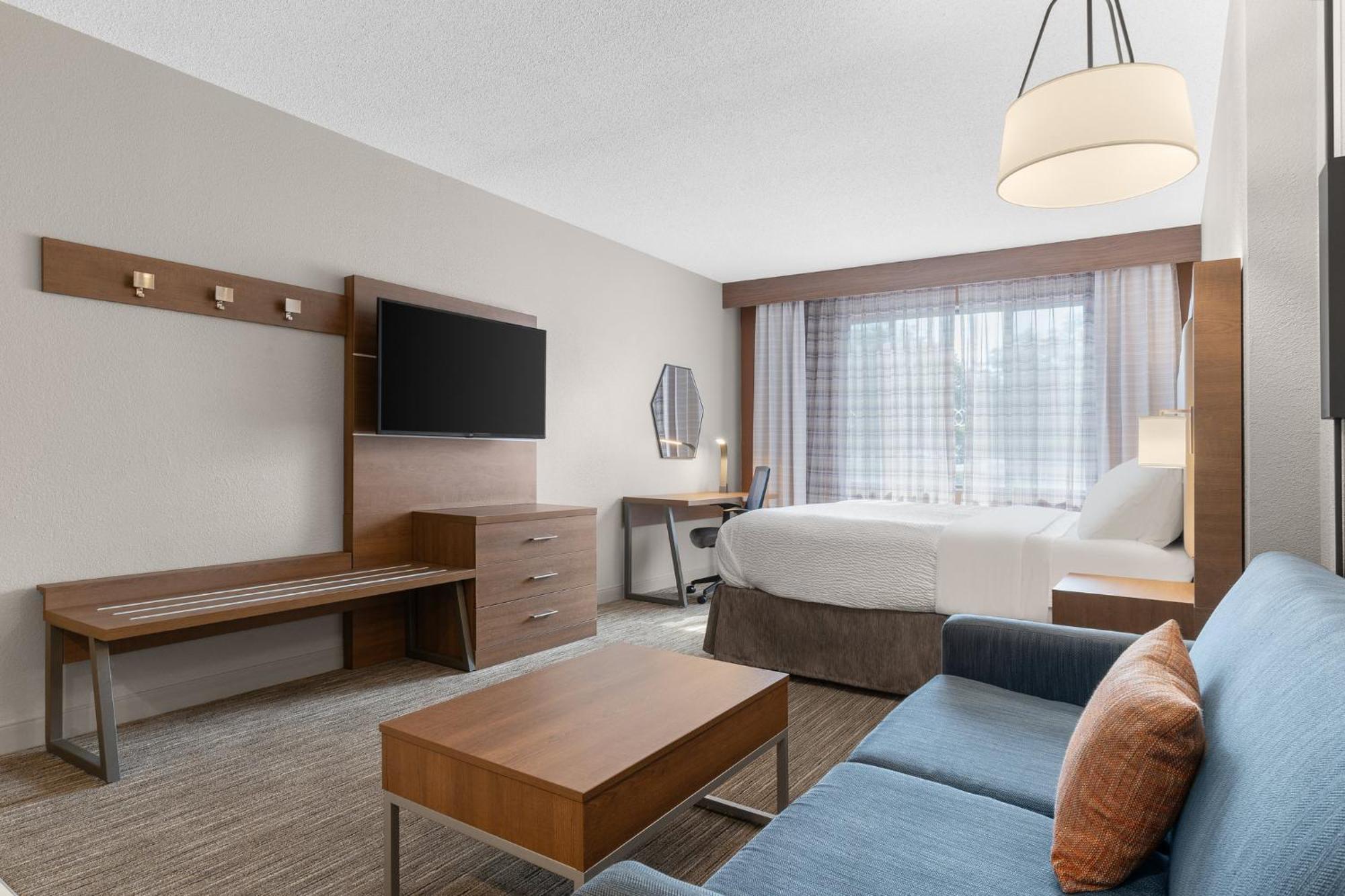 Holiday Inn Express Hotel & Suites Coralville By Ihg Exterior photo